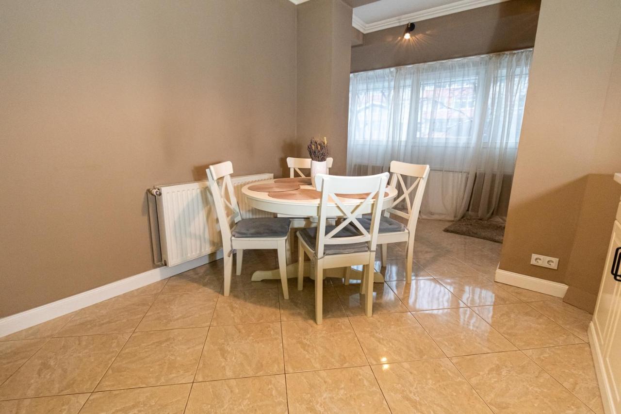 Central Apt. Near Afi Mall, 5 Mins To The Old Town By Car Appartamento Braşov
