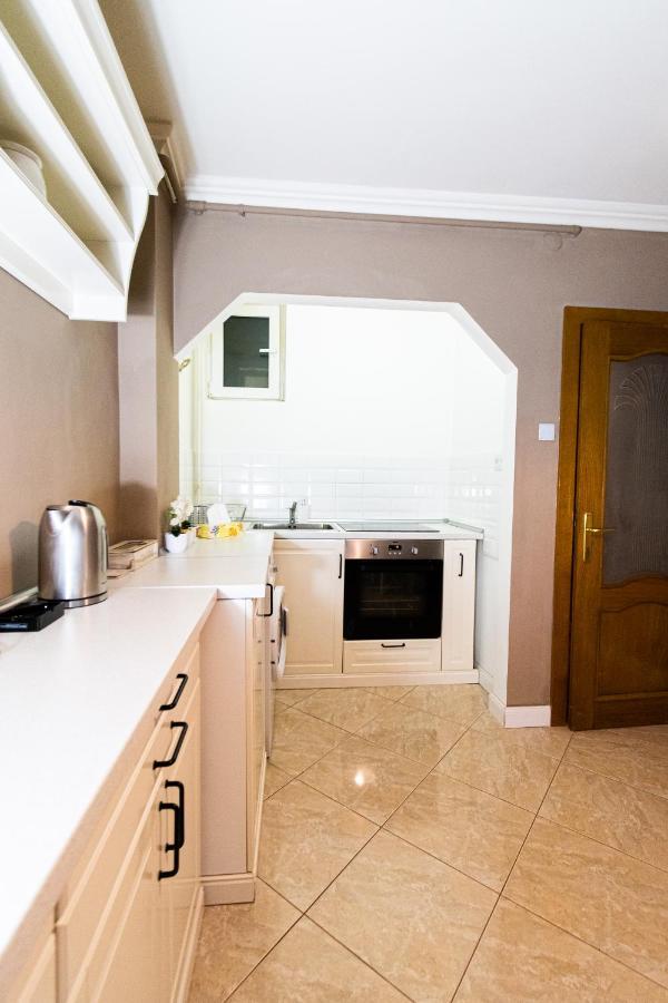 Central Apt. Near Afi Mall, 5 Mins To The Old Town By Car Appartamento *