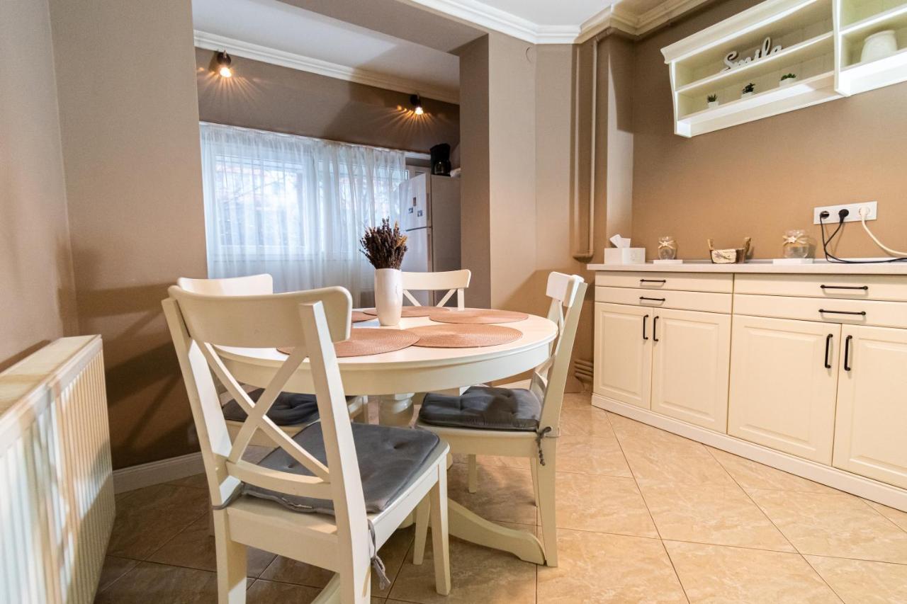 Central Apt. Near Afi Mall, 5 Mins To The Old Town By Car Appartamento Braşov