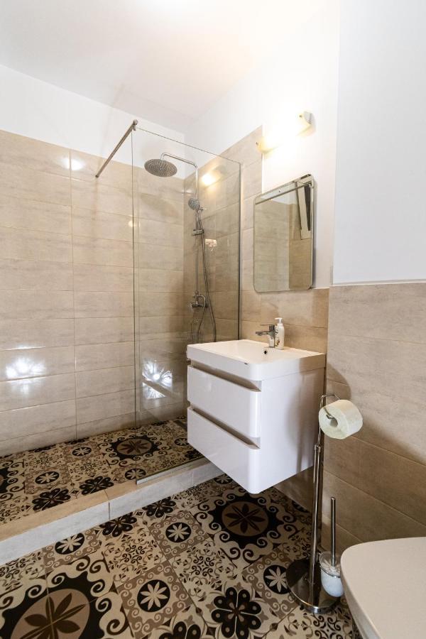 Central Apt. Near Afi Mall, 5 Mins To The Old Town By Car *