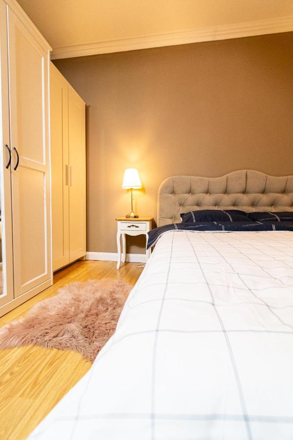 Central Apt. Near Afi Mall, 5 Mins To The Old Town By Car Appartamento Braşov
